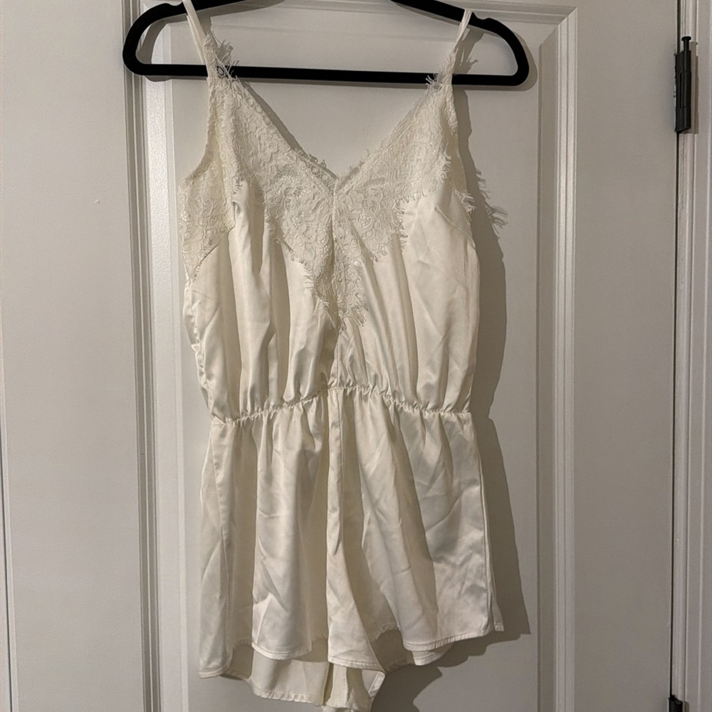 12th Tribe White Lace Bridal Robe & Lulus Jumpsuit Pajama Set - Picture 7 of 9